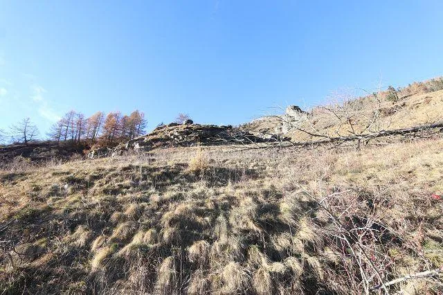 Dorfrustico zum Ausbauen an sehr ruhiger, sonniger Aussichtslage / ...