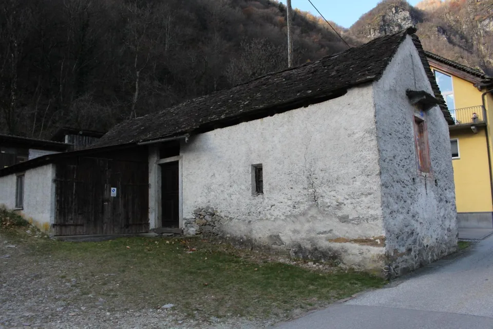 Grosser Rusticoteil zum Ausbauen  Parte di un rustico da riattare
