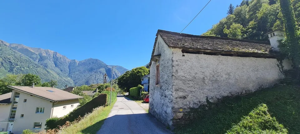 Grosser Rusticoteil zum Ausbauen  Parte di un rustico da riattare