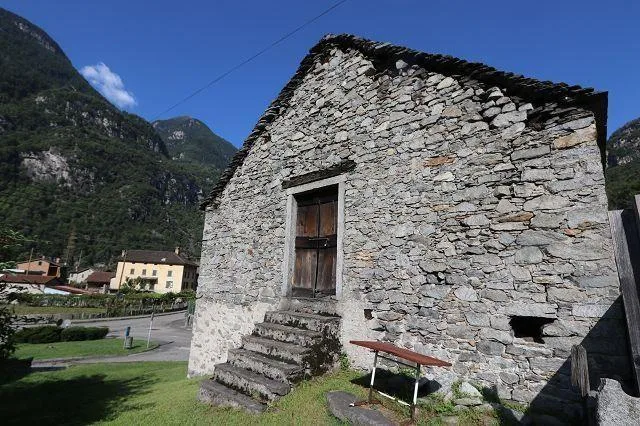 6-Zimmer-Hausteil mit Garten und Rustico mit Bauland / casa gemelli... – Foto 28 von 29