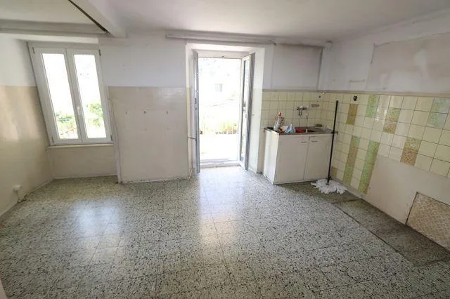 6-Zimmer-Hausteil mit Garten und Rustico mit Bauland / casa gemelli...