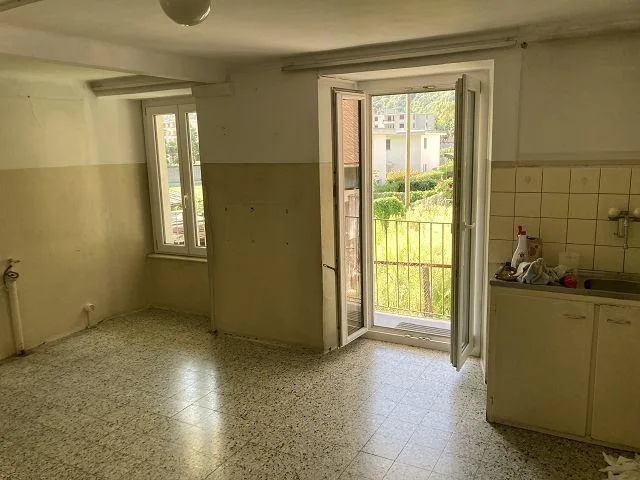 6-Zimmer-Hausteil mit Garten und Rustico mit Bauland / casa gemelli...