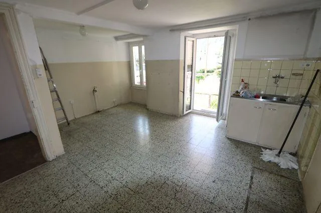 6-Zimmer-Hausteil mit Garten und Rustico mit Bauland / casa gemelli...