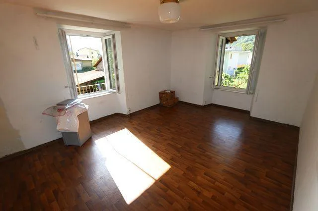 6-Zimmer-Hausteil mit Garten und Rustico mit Bauland / casa gemelli...