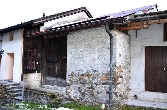 Rustico nel nucleo con possibilità di ampliamento e piccolo terreno...