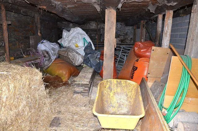 Rustico nel nucleo con possibilità di ampliamento e piccolo terreno...