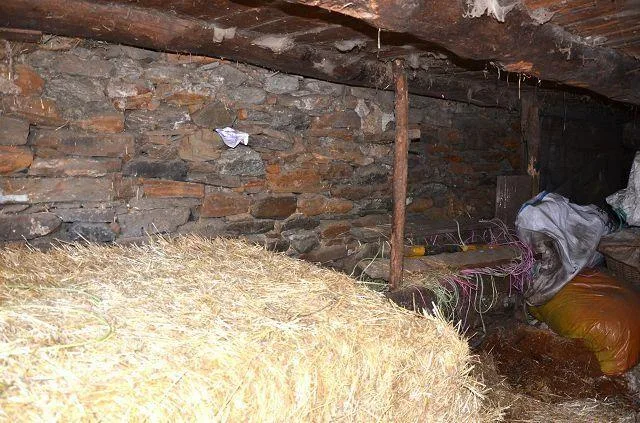 Rustico nel nucleo con possibilità di ampliamento e piccolo terreno...