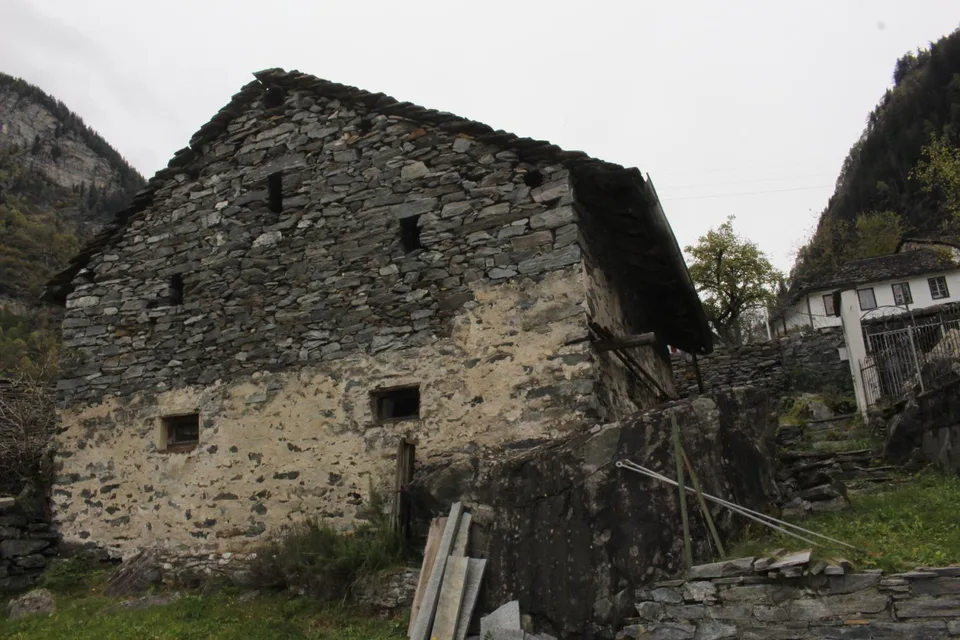 4.5 Zimmerhaus mit separatem Rustico zum Ausbauen / casa di 4.5 loc... – Foto 12 von 15