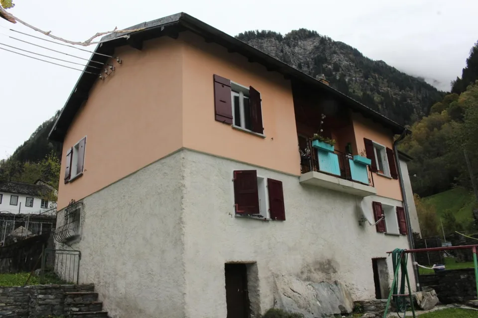 4.5 Zimmerhaus mit separatem Rustico zum Ausbauen / casa di 4.5 loc...