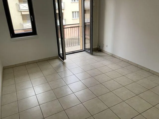 zwei 2-Zimmer-Wohnungen kan sehr zentraler, ruhiger Lage / due appa...