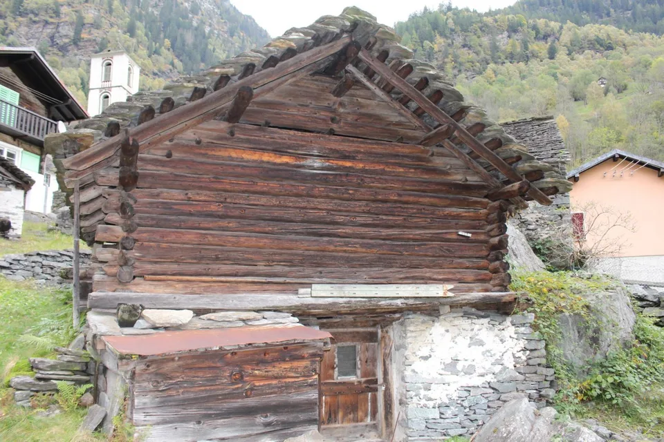 Rustico zum Ausbauen mit Garten  / rustico da riattare con giardino