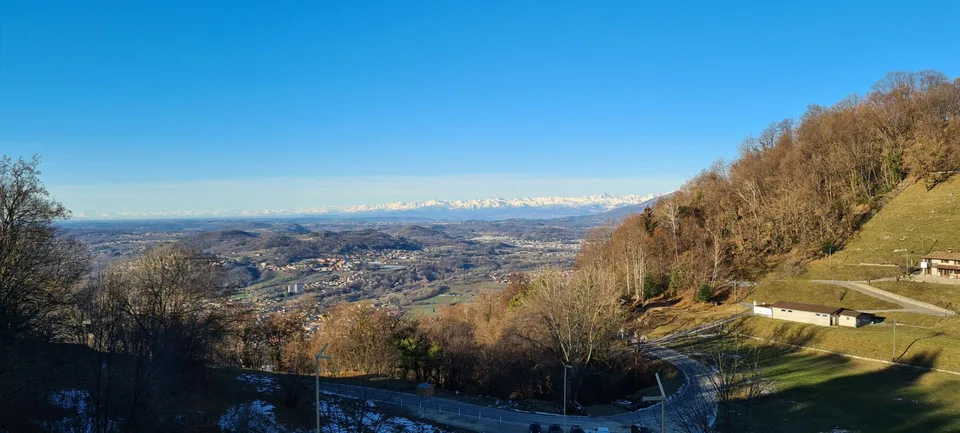 terreno edificabile di 762 m2 in una posizione soleggiata e tranqui...