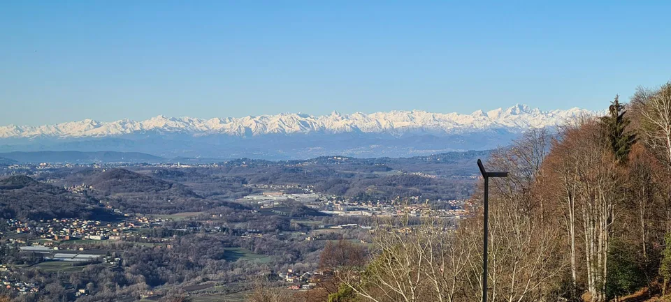 terreno edificabile di 762 m2 in una posizione soleggiata e tranqui...