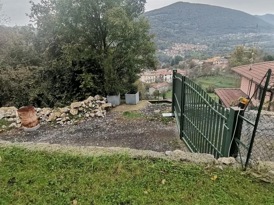Terreno edificabile di 1000 m2 con licenza edile in Italia / Baulan...
