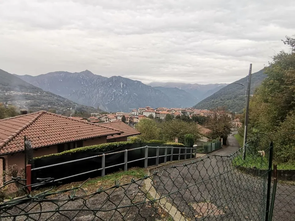 Terreno edificabile di 1000 m2 con licenza edile in Italia / Baulan... – Foto 7 von 13