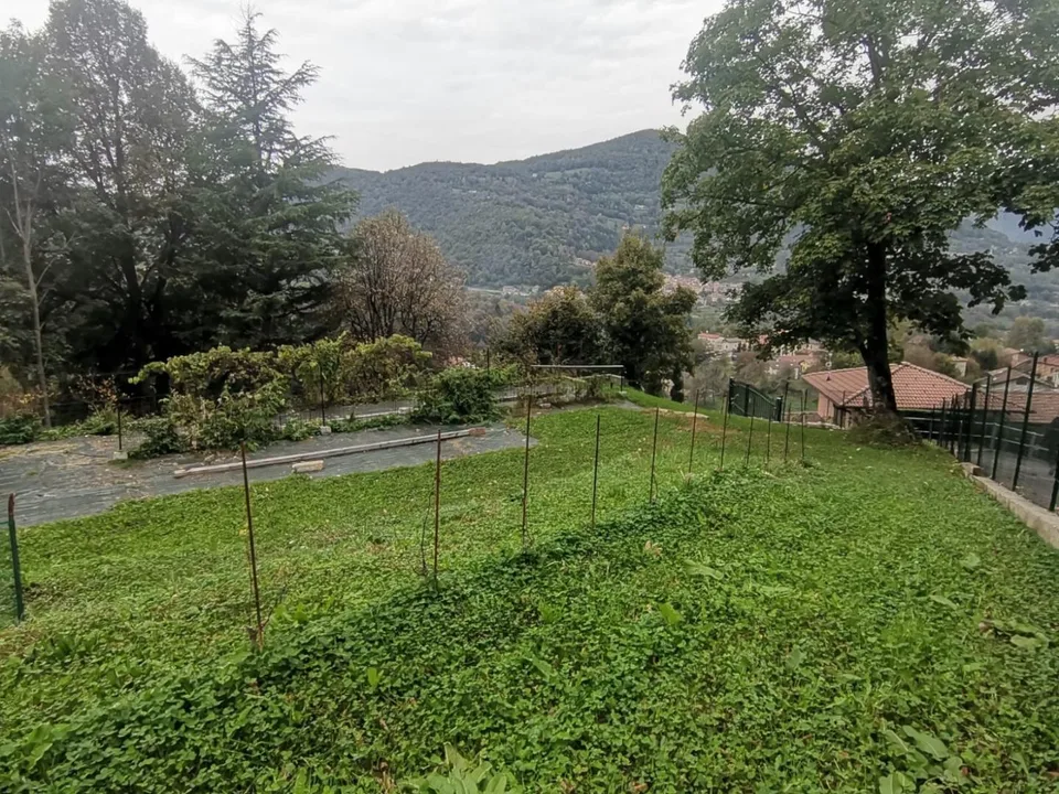 Terreno edificabile di 1000 m2 con licenza edile in Italia / Baulan...