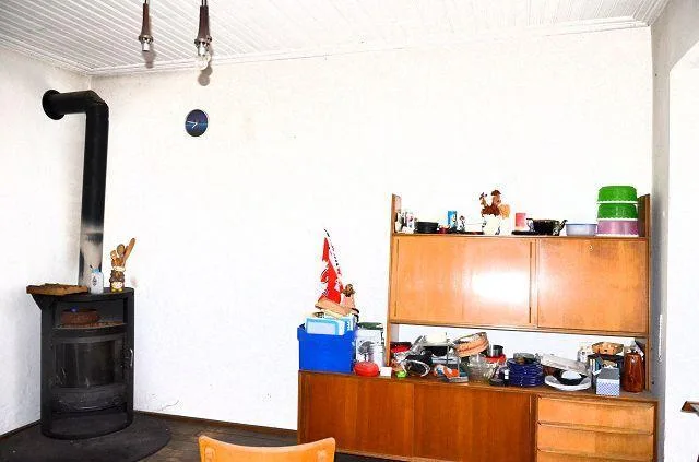 Grande casa ticinese da ristrutturare si 3 piani con annesso, centr...