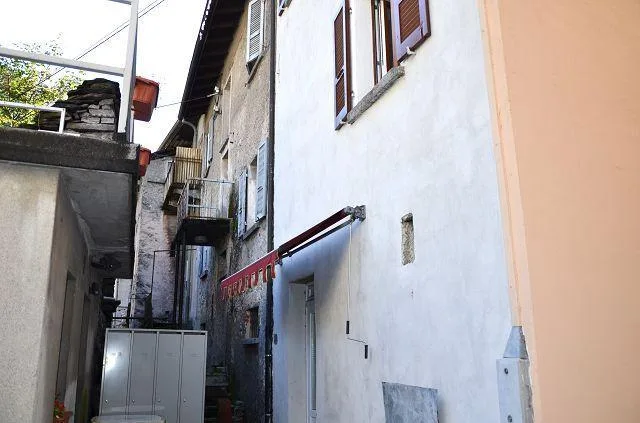 Grande casa ticinese da ristrutturare si 3 piani con annesso, centr... – Foto 29 von 30