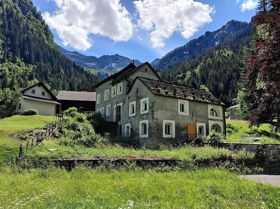 Mehrfamilienhaus mit 4 Wohnungen Casa con 4 appartamenti
