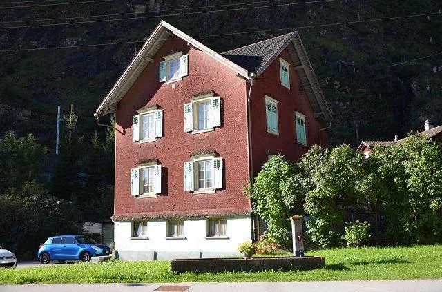 Casa plurifamiliare di 3 app. anche a reddito da rinnovare con giar...