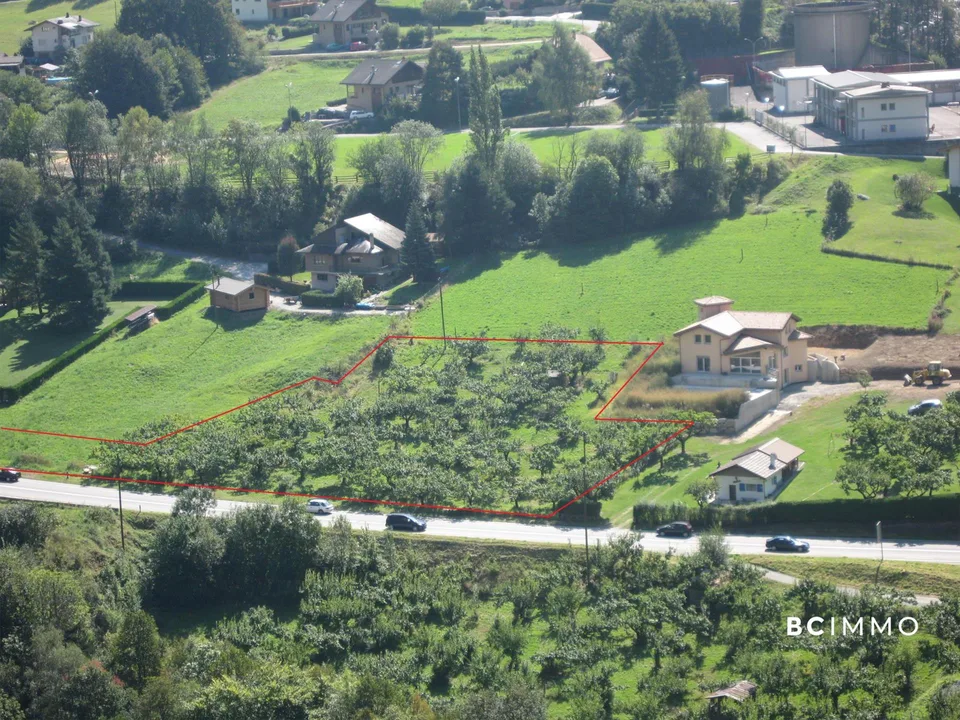 Terrain à bâtir en zone mixte à Bovernier