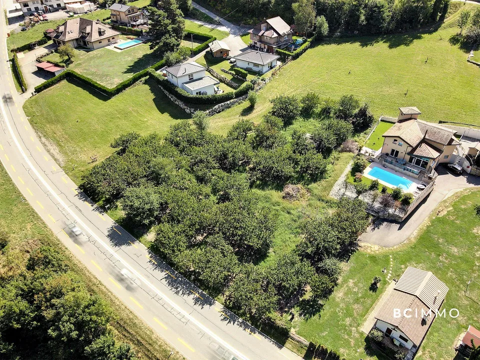 Terrain à bâtir en zone mixte à Bovernier