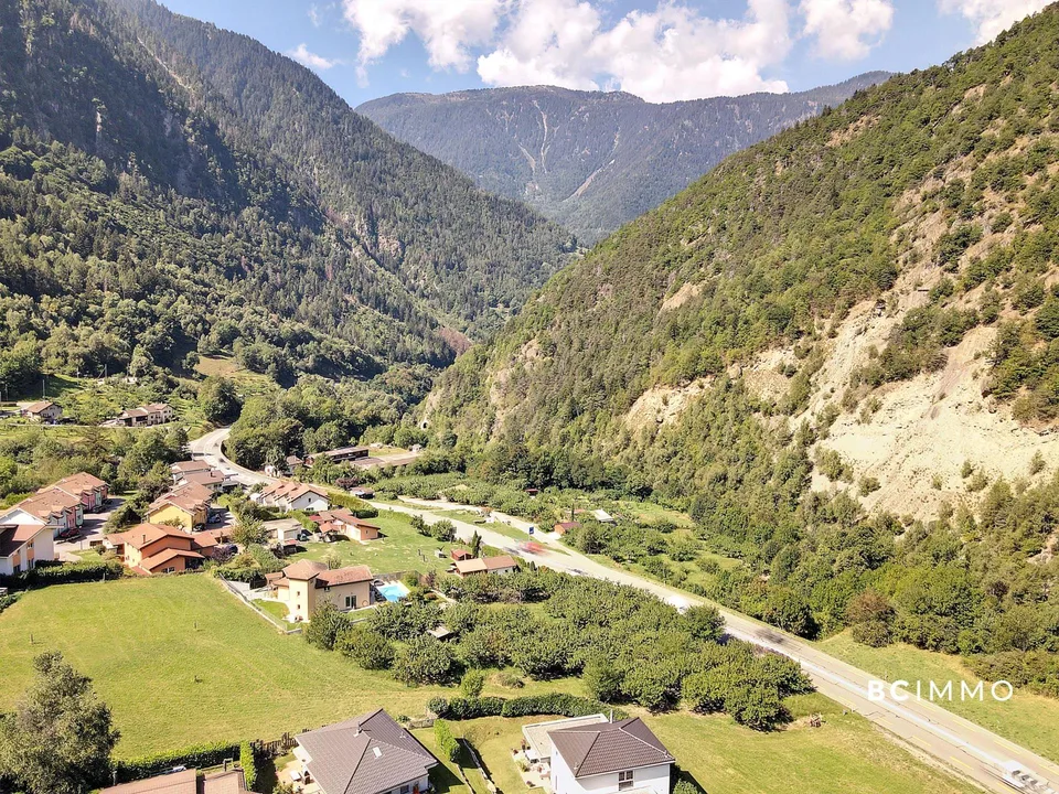 Terrain à bâtir en zone mixte à Bovernier