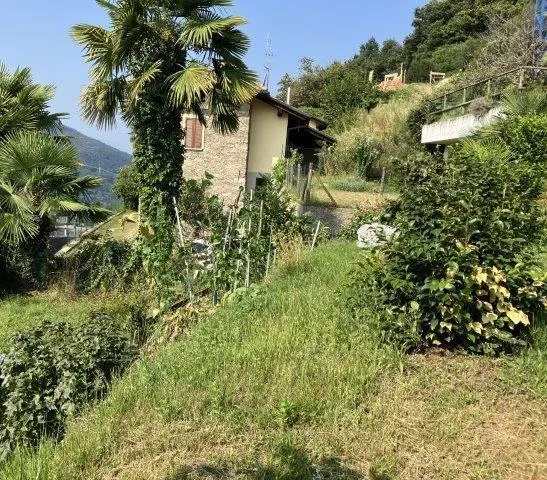 terreno edificabile di 297 m2 / Bauland von 297 m2 Fläche