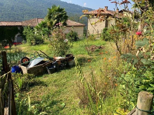 terreno edificabile di 297 m2 / Bauland von 297 m2 Fläche