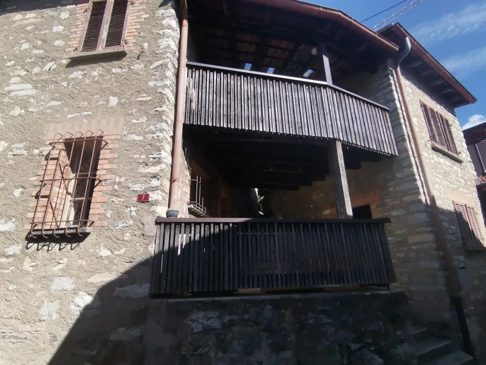 Casa singola tipica ticinese di 4 1/ locali 2 livelli / 4 1/2-Zimme...