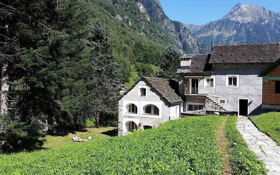 Mehrfamilienhaus mit 4 Wohnungen Casa con 4 appartamenti