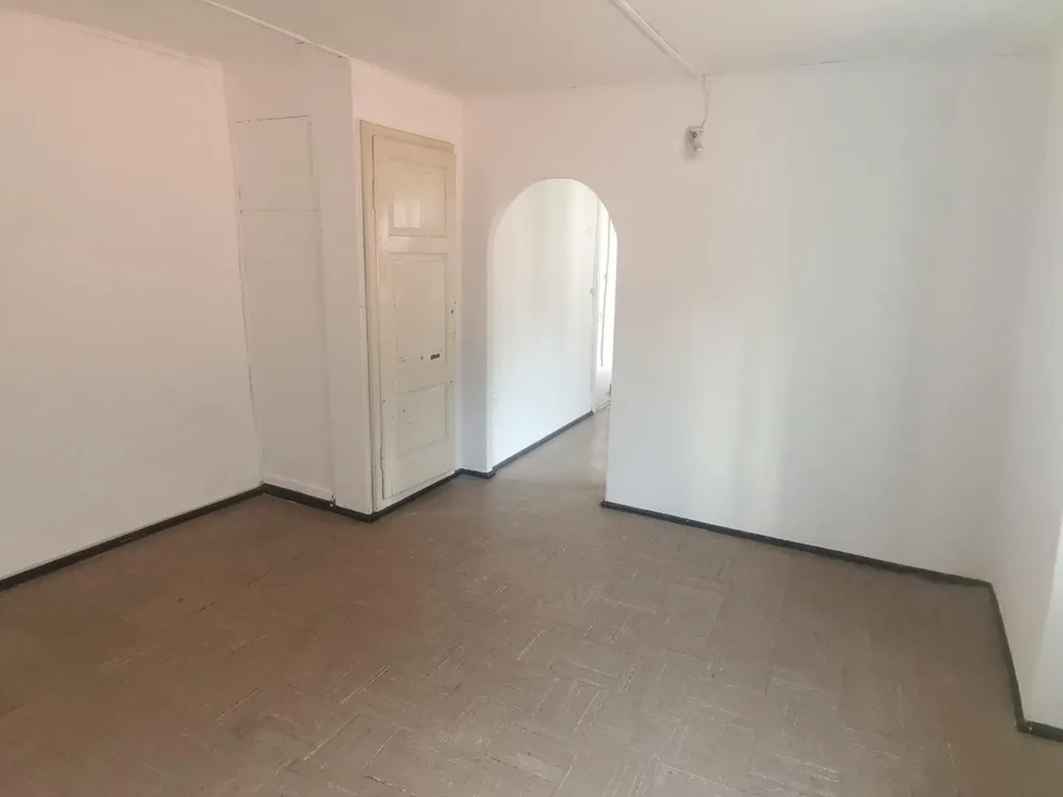Caneggio casa di 7 locali con 3 livelli nel nucleo con bella vista ...