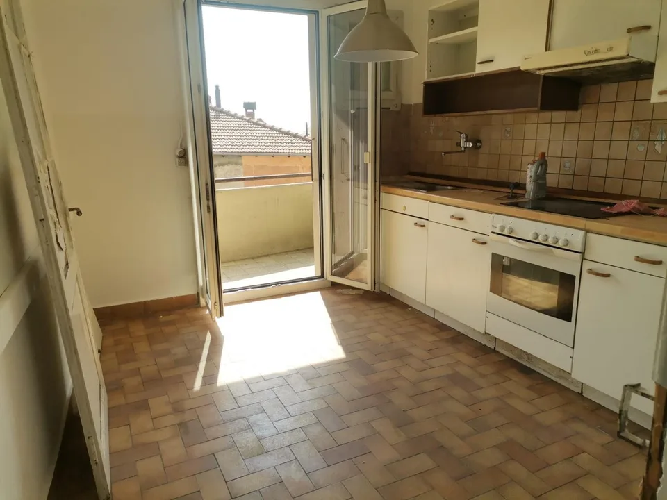 Caneggio casa di 7 locali con 3 livelli nel nucleo con bella vista ...