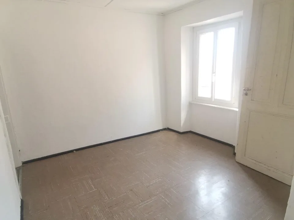 Caneggio casa di 7 locali con 3 livelli nel nucleo con bella vista ...