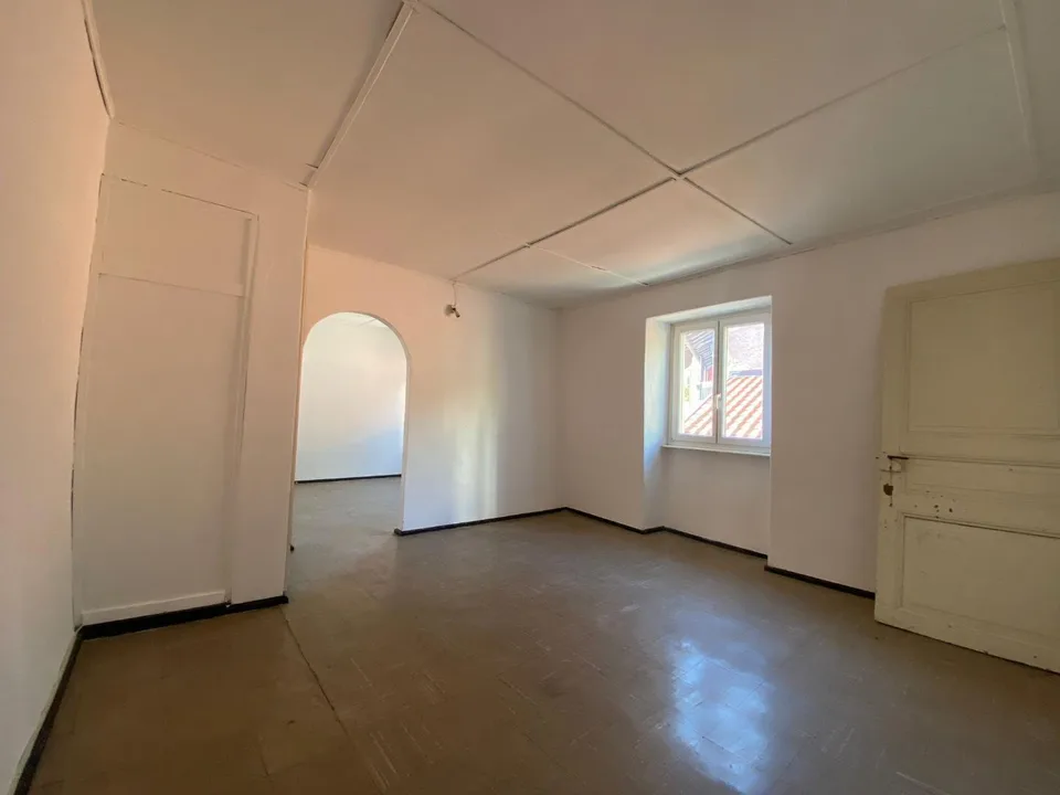 Caneggio casa di 7 locali con 3 livelli nel nucleo con bella vista ...