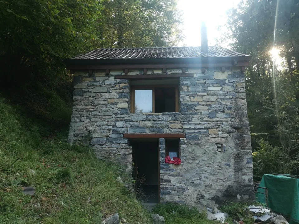 2-ZIimmer-Rustico mit Wiese und grossem Waldgrundstück in Flussnähe...