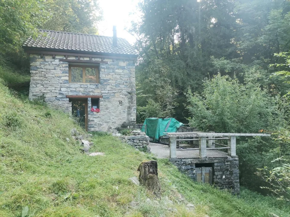 2-ZIimmer-Rustico mit Wiese und grossem Waldgrundstück in Flussnähe...