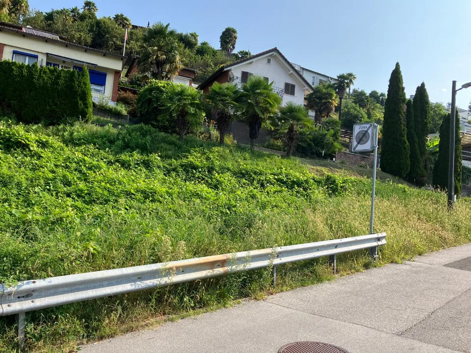 terreno edificabile di 333 m2 / Bauland von 333 m2 Fläche