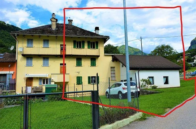 Casa ticinese di 9 loc. da rinnovare con dependance e terreno posiz...