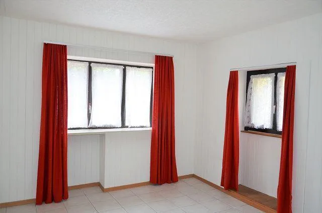 Casa ticinese di 9 loc. da rinnovare con dependance e terreno posiz...