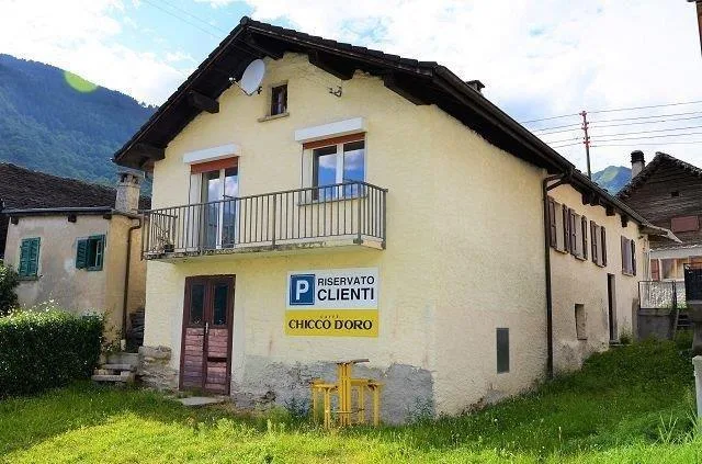 Trattoria con grande terrazza, giardino e posti o casa di 5 locali ...