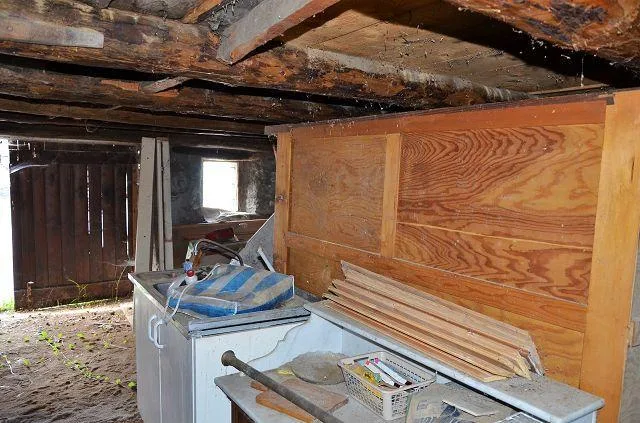 Rustico di 2 piani da rinnovare con terreno molto soleggiata, tranq...