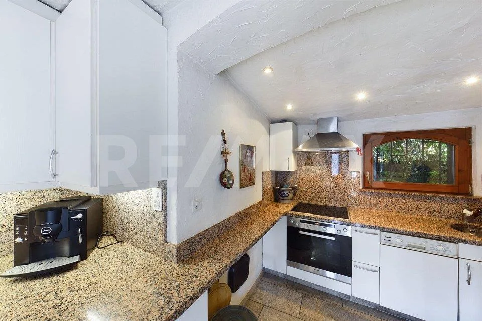 Affascinante villa con una magnifica vista sul lago – Foto 8 von 13