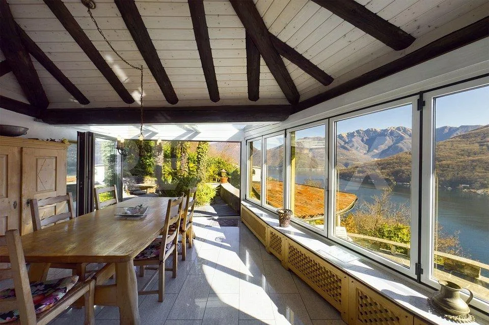 Affascinante villa con una magnifica vista sul lago – Foto 6 von 13