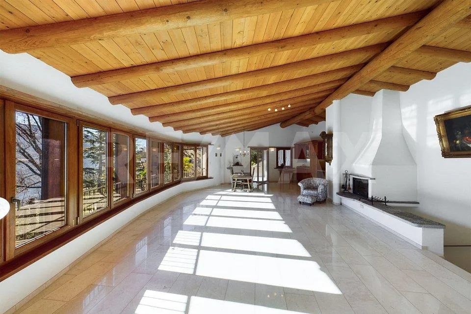 Affascinante villa con una magnifica vista sul lago