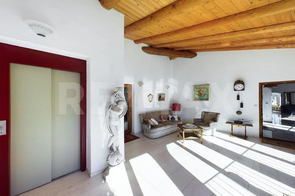 Affascinante villa con una magnifica vista sul lago – Foto 9 von 13