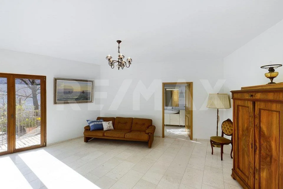Affascinante villa con una magnifica vista sul lago – Foto 7 von 13