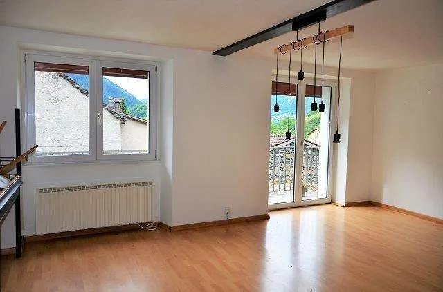 Trattoria con grande terrazza, giardino e posti o casa di 5 locali ...