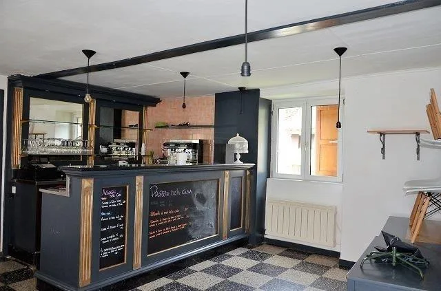 Trattoria con grande terrazza, giardino e posti o casa di 5 locali ...