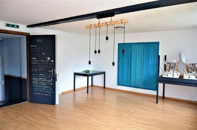 Trattoria con grande terrazza, giardino e posti o casa di 5 locali ...